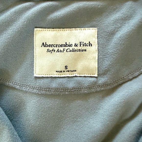 Abercrombie & Fitch Gray Pullover and Shorts Set - Picture 2 of 4